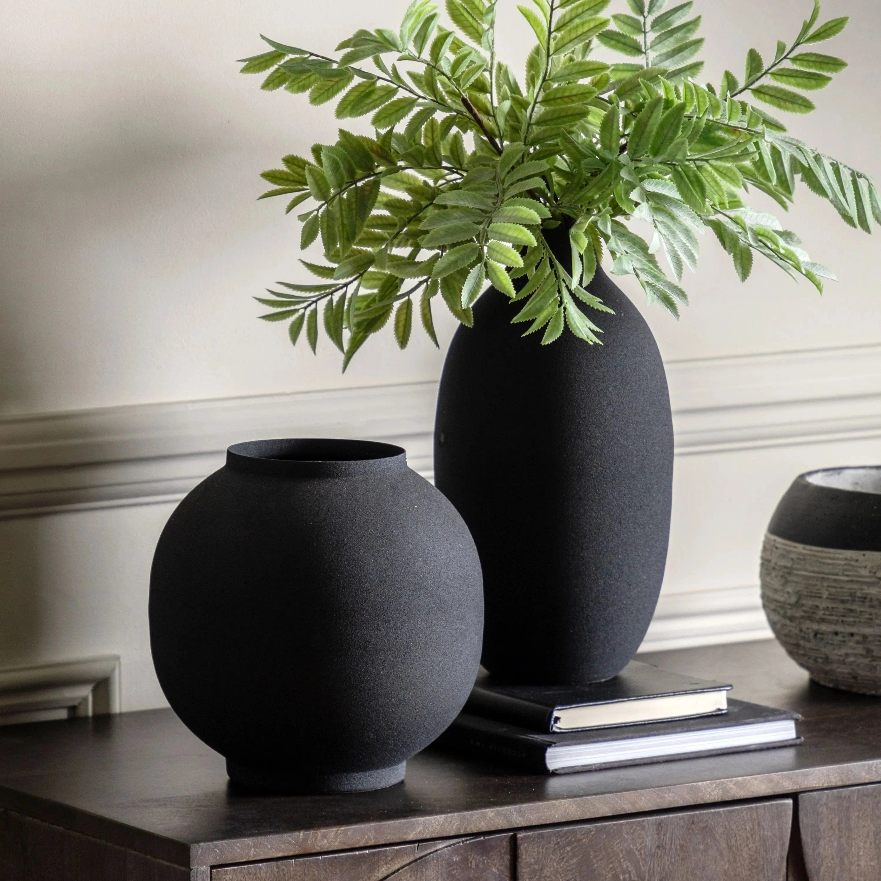 Zila Vase Black Assorted Set of 2 | House of Isabella UK