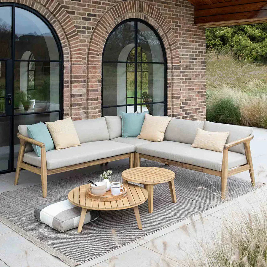 Luxury Outdoor Furniture & Accessories UK: 2025 Trends