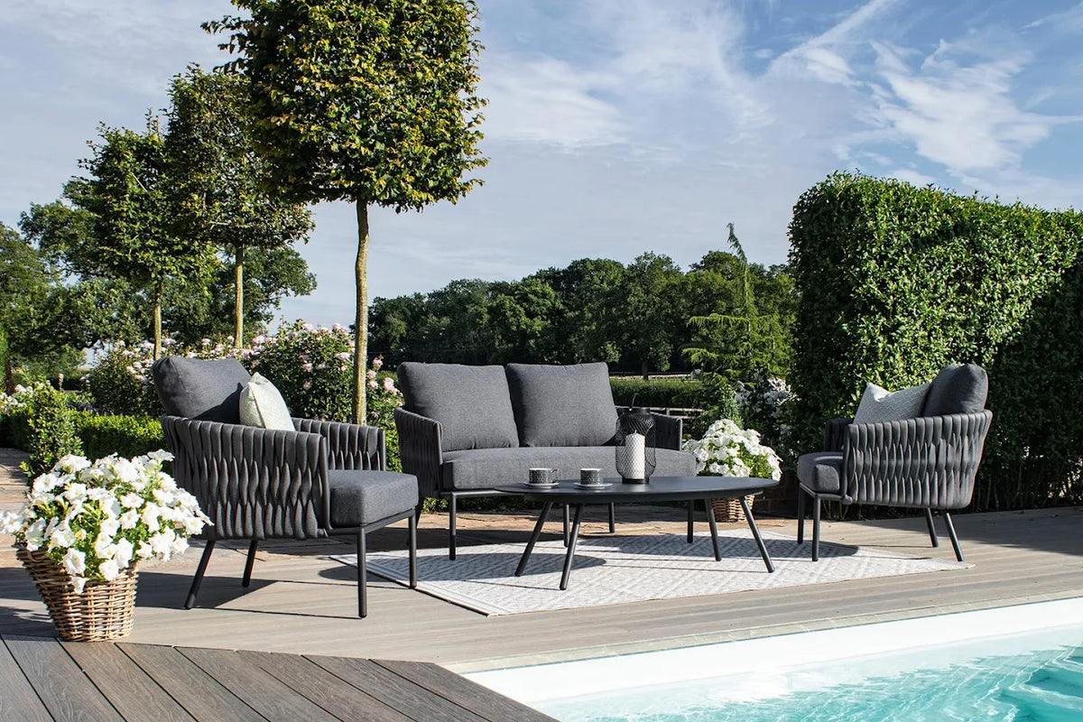 Outdoor Oasis: Transform Your Garden with the Latest Trends in Outdoor Furniture & Styling