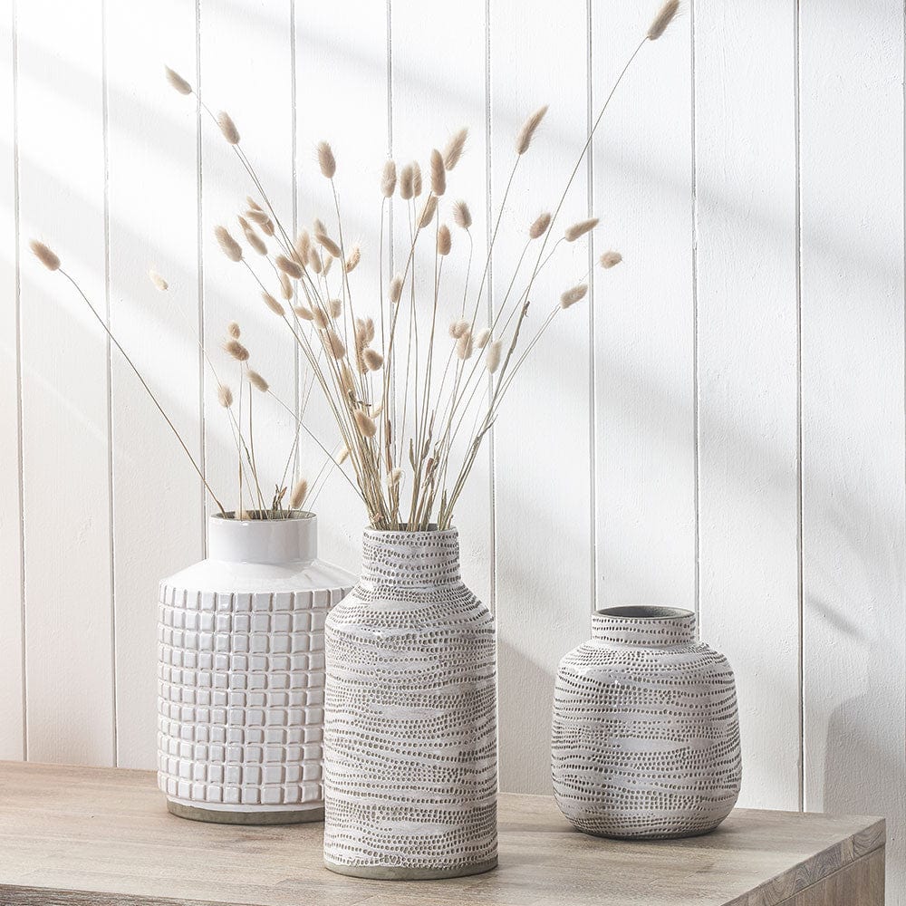 A Guide to Buying and Styling Vases: Elevate Your Decor with Elegance.