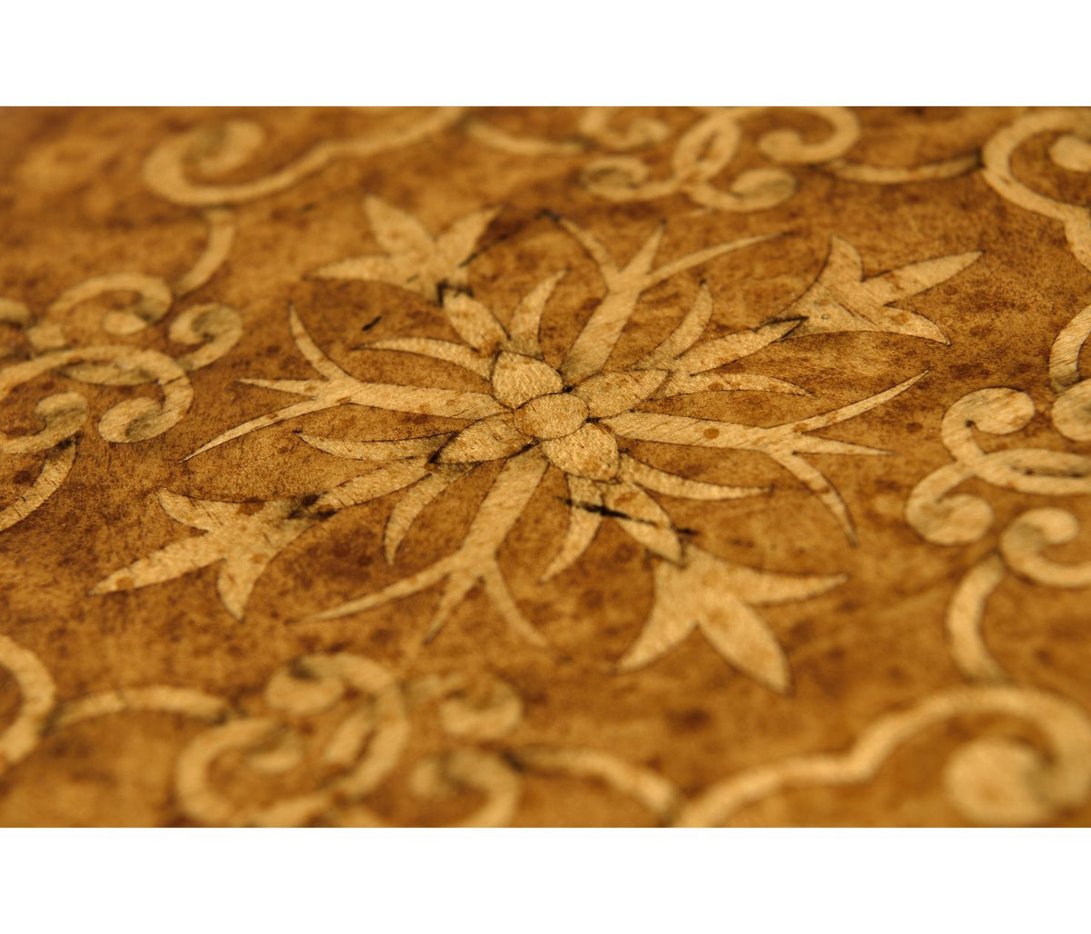 Small Circular Seaweed Marquetry Tray