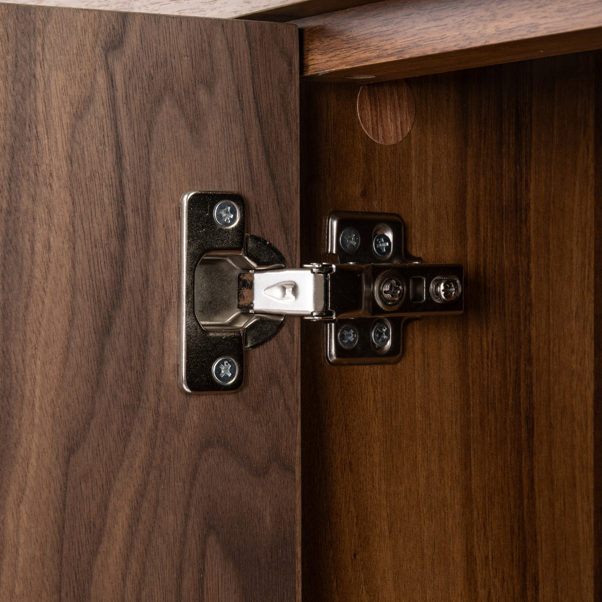 Sideboard Windsor walnut 4-doors