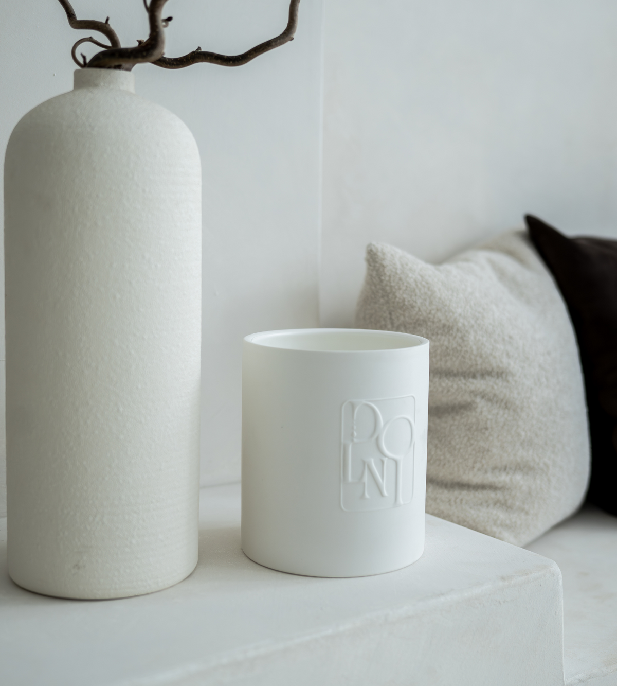 Dolni XL White Ceramic 2200g Amber & Patchouli Candle