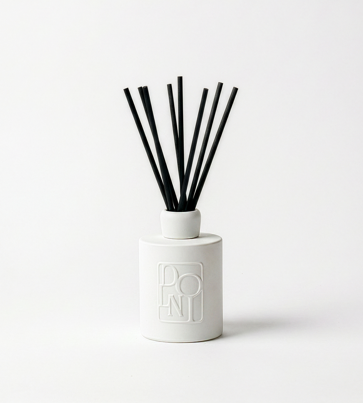 Dolni Large White Ceramic Blackberry Oud 500ml Reed Diffuser