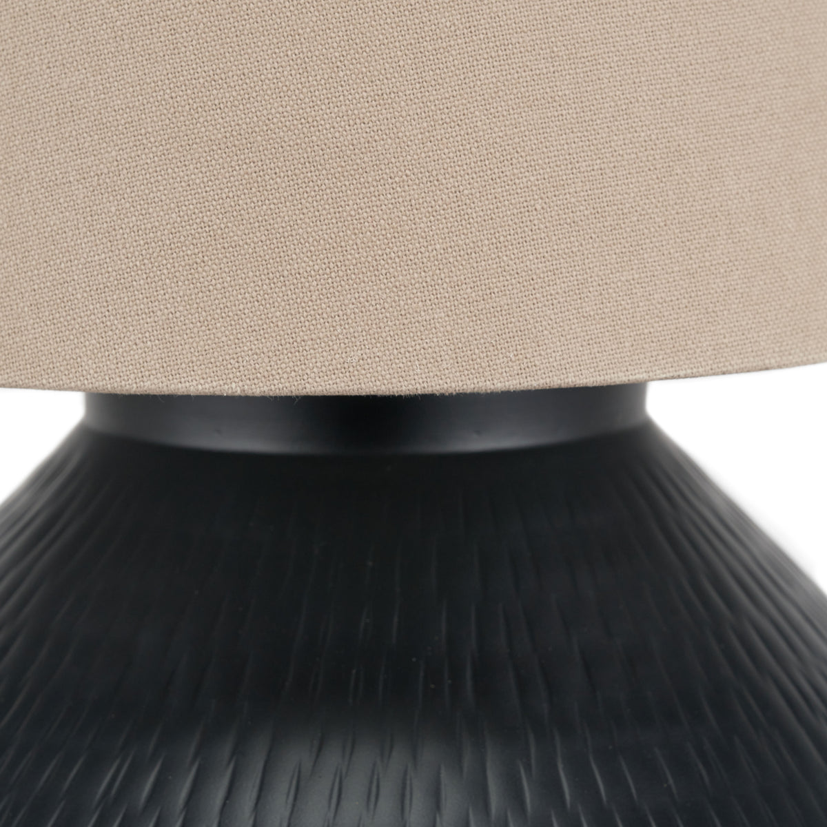 Nila Black Hammered Metal Diamond Table Lamp
