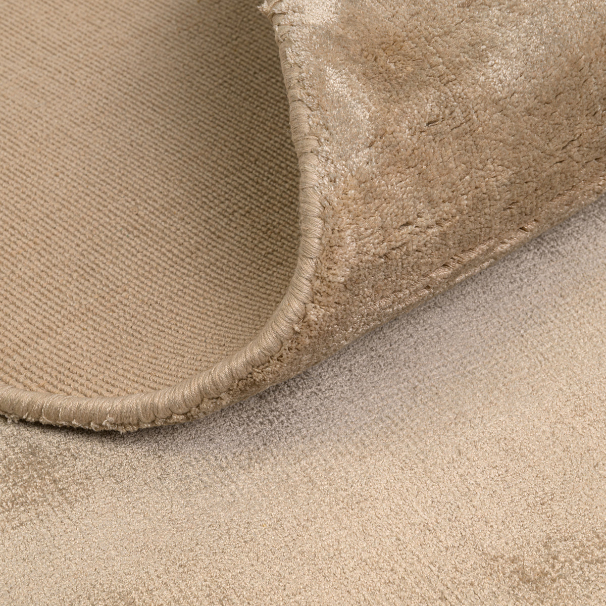 Promo material Millav Beige carpet color swatch