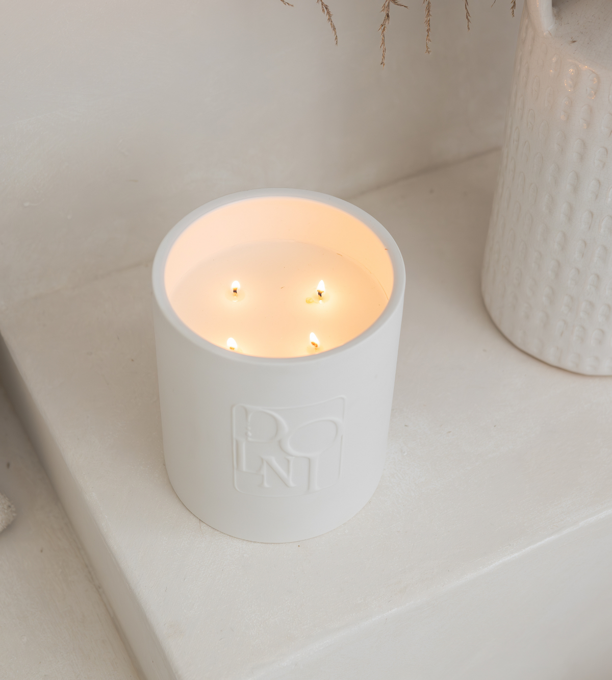 Dolni XL White Ceramic 2200g Amber & Patchouli Candle