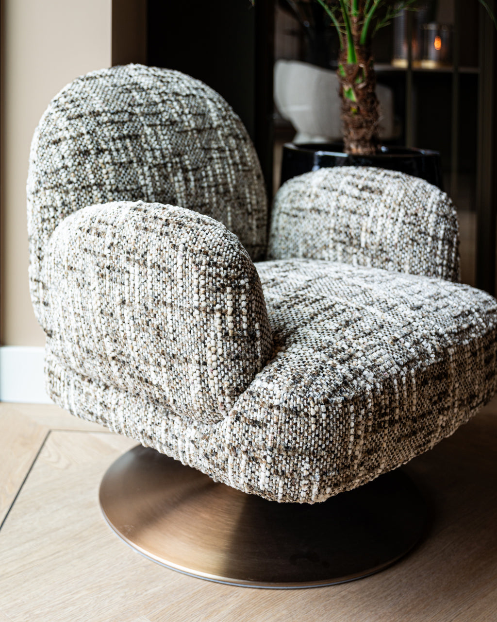 Lounge chair Kagney brown omara swivel