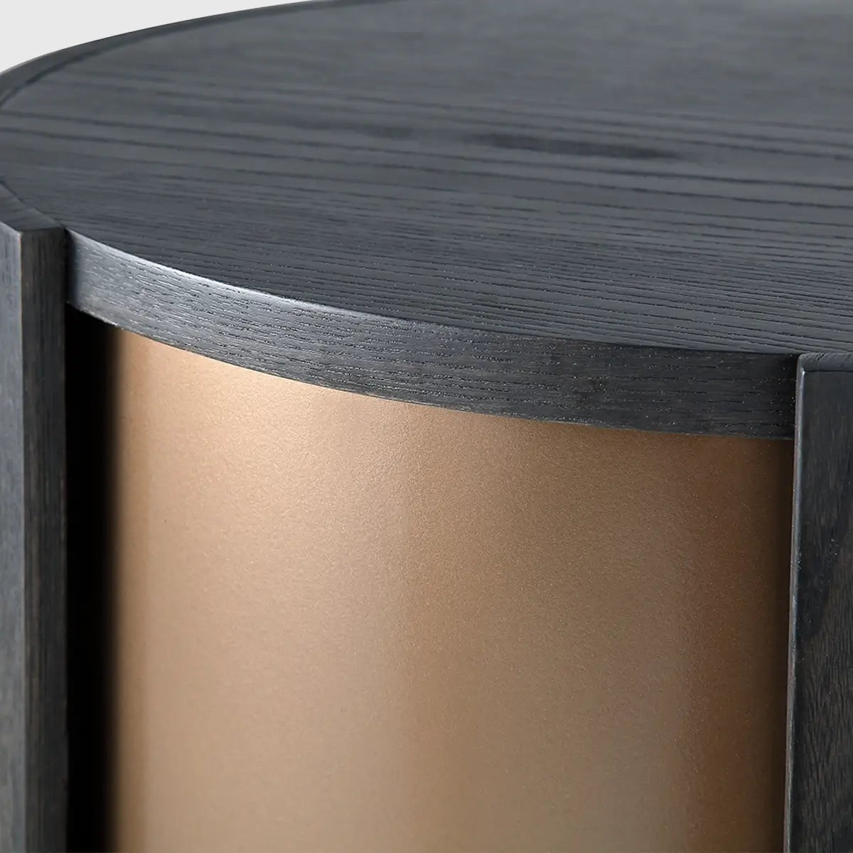 Huggel Round Pedestal Chocolate Oak