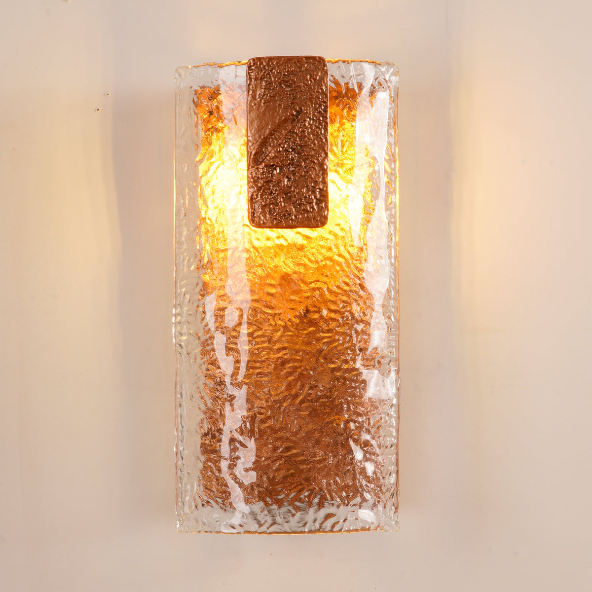 Minerva Wall Lamp.