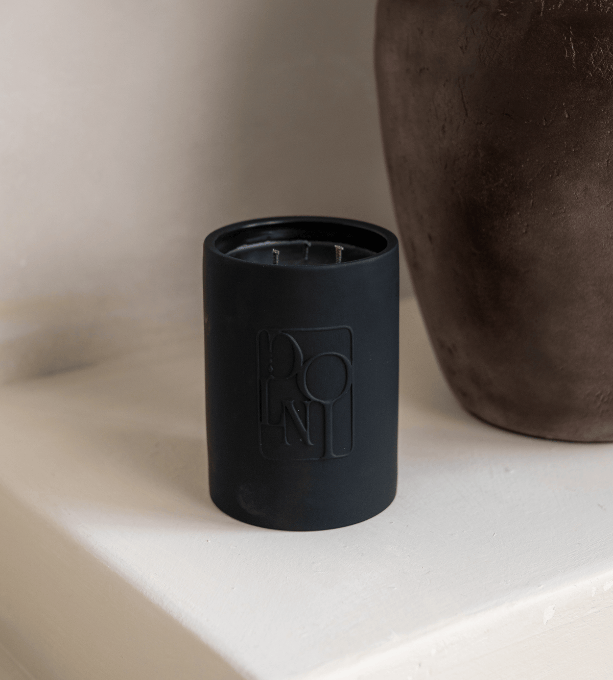 Dolni Large Black Ceramic 600g Tuberose & Sandalwood Candle