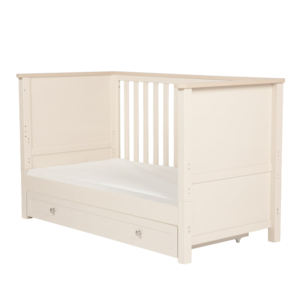 Wanderer Cot Bed Cashmere and Oak