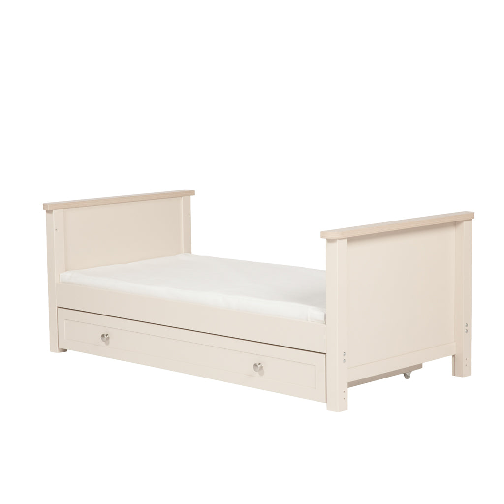 Wanderer Cot Bed Cashmere and Oak