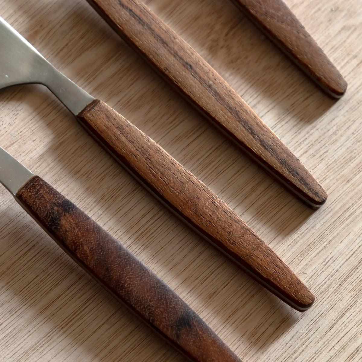Bodhi Accessories Adra Wooden Cutlery Set of 16 House of Isabella UK