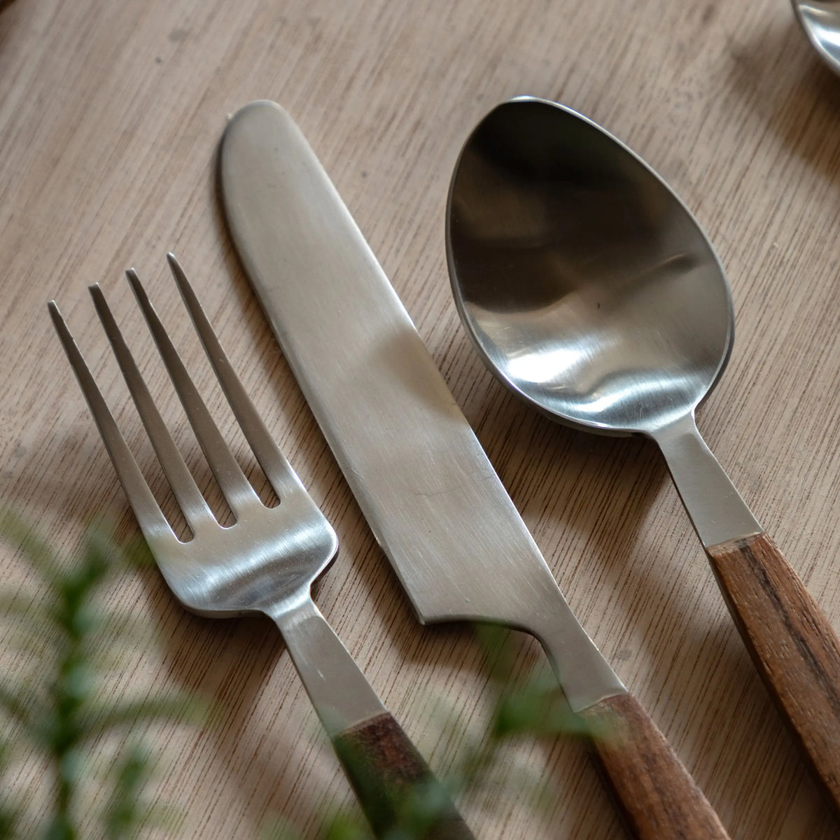 Bodhi Accessories Adra Wooden Cutlery Set of 16 House of Isabella UK