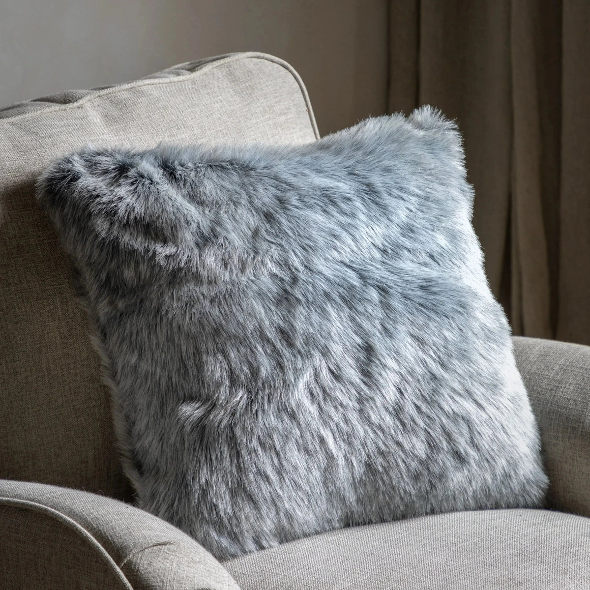 Alaskan Faux Fur Cushion Premium.
