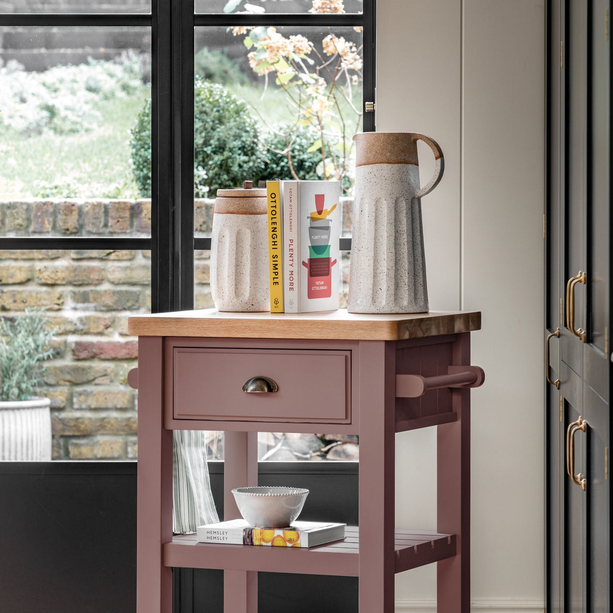 Bicester Pitcher Vase - Natural/White.