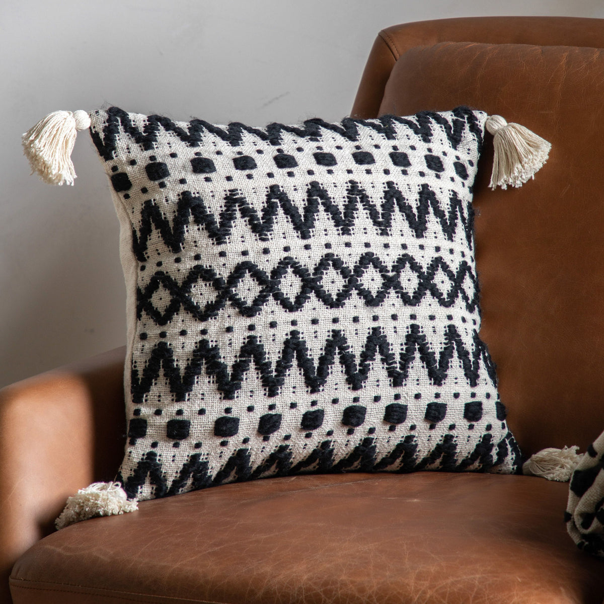 Black & Cream Tufted Cushion.