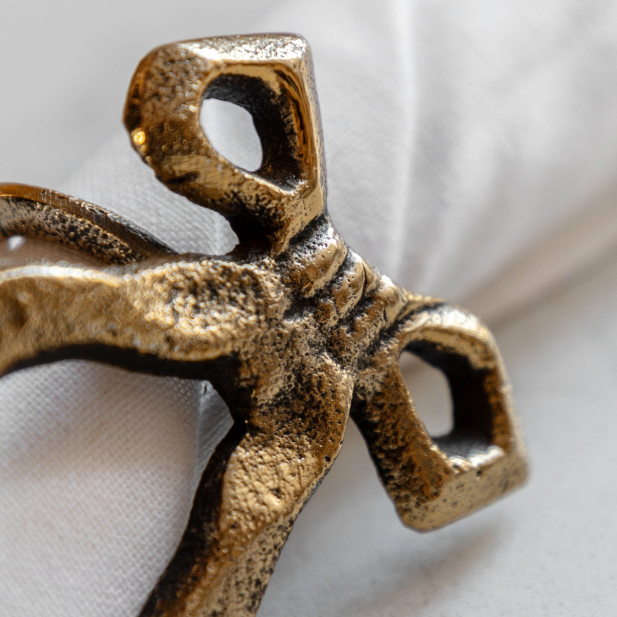 Bodhi Accessories Bow Napkin Ring Antique Gold 4pk House of Isabella UK