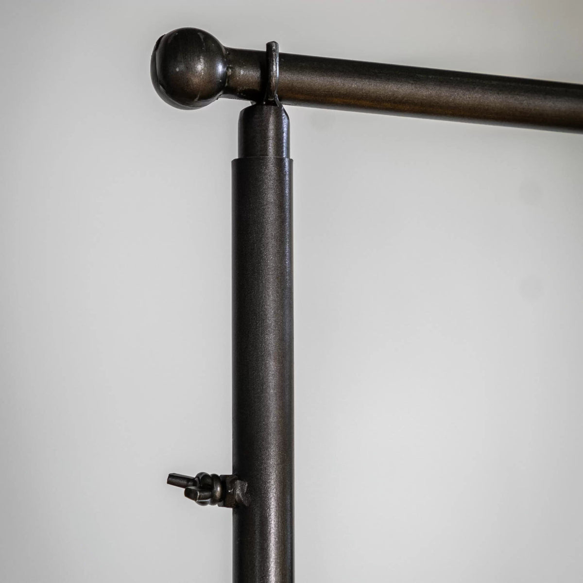 Brogdale Hanging Bar Black.