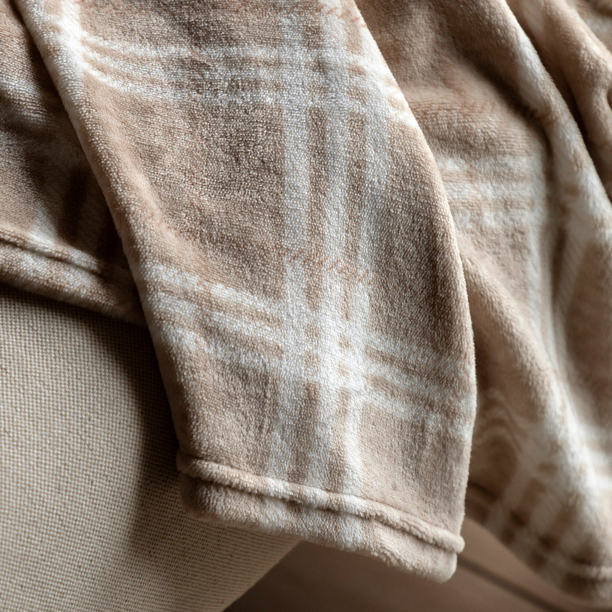 Bodhi Accessories Checkmate Rolled Fleece Almond House of Isabella UK