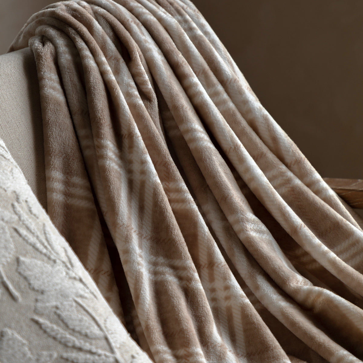 Bodhi Accessories Checkmate Rolled Fleece Almond House of Isabella UK