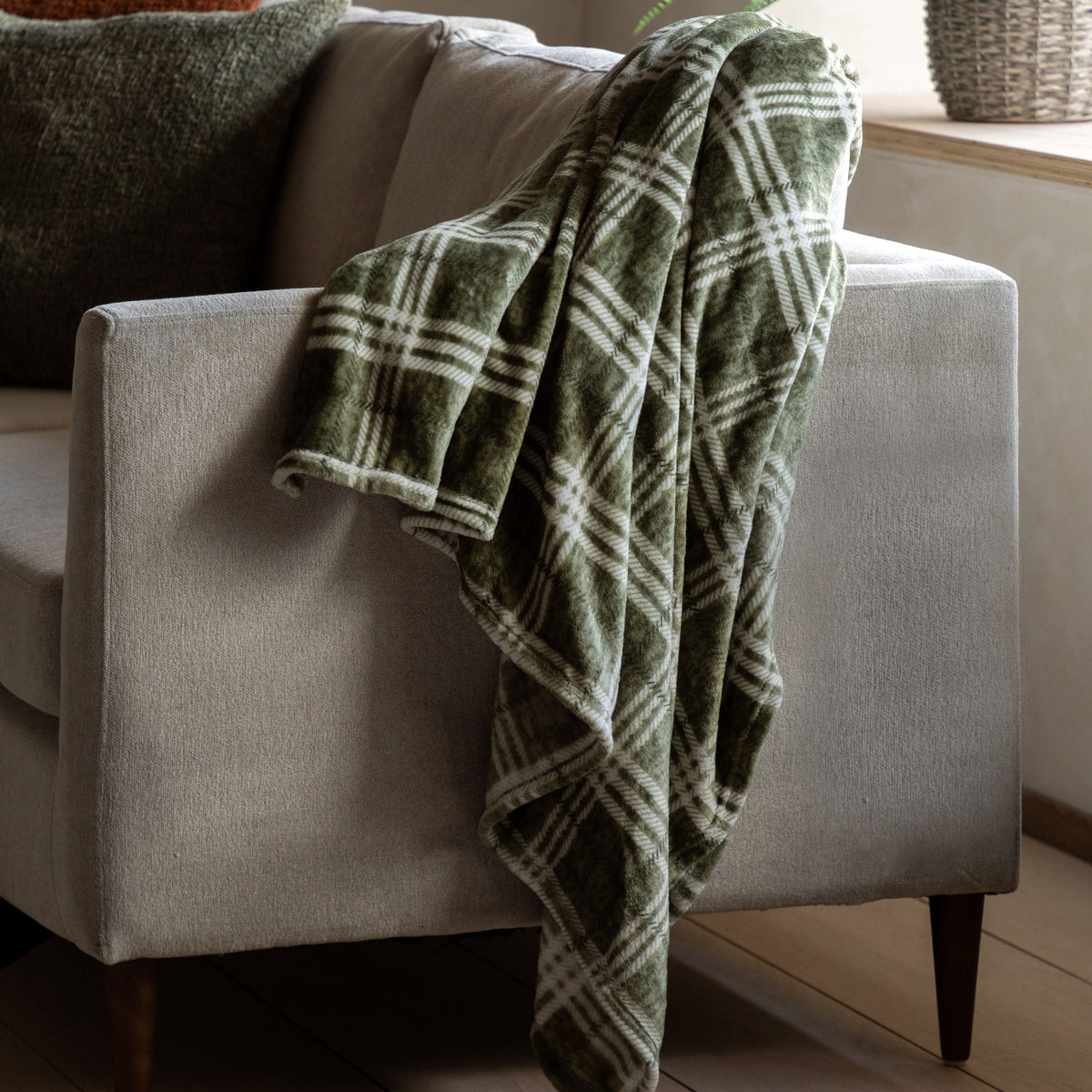 Bodhi Accessories Checkmate Rolled Fleece Olive House of Isabella UK