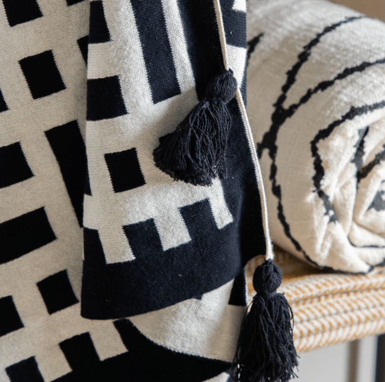 Devoran Knitted Tassel Throw Black.