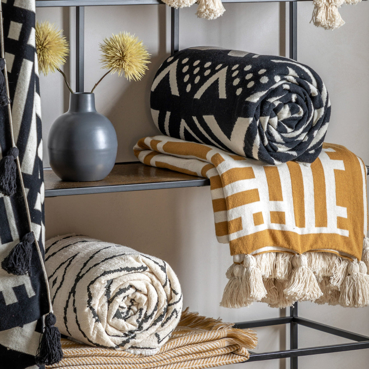 Bodhi Accessories Houndslow Knit Sherpa Rev Throw Black House of Isabella UK