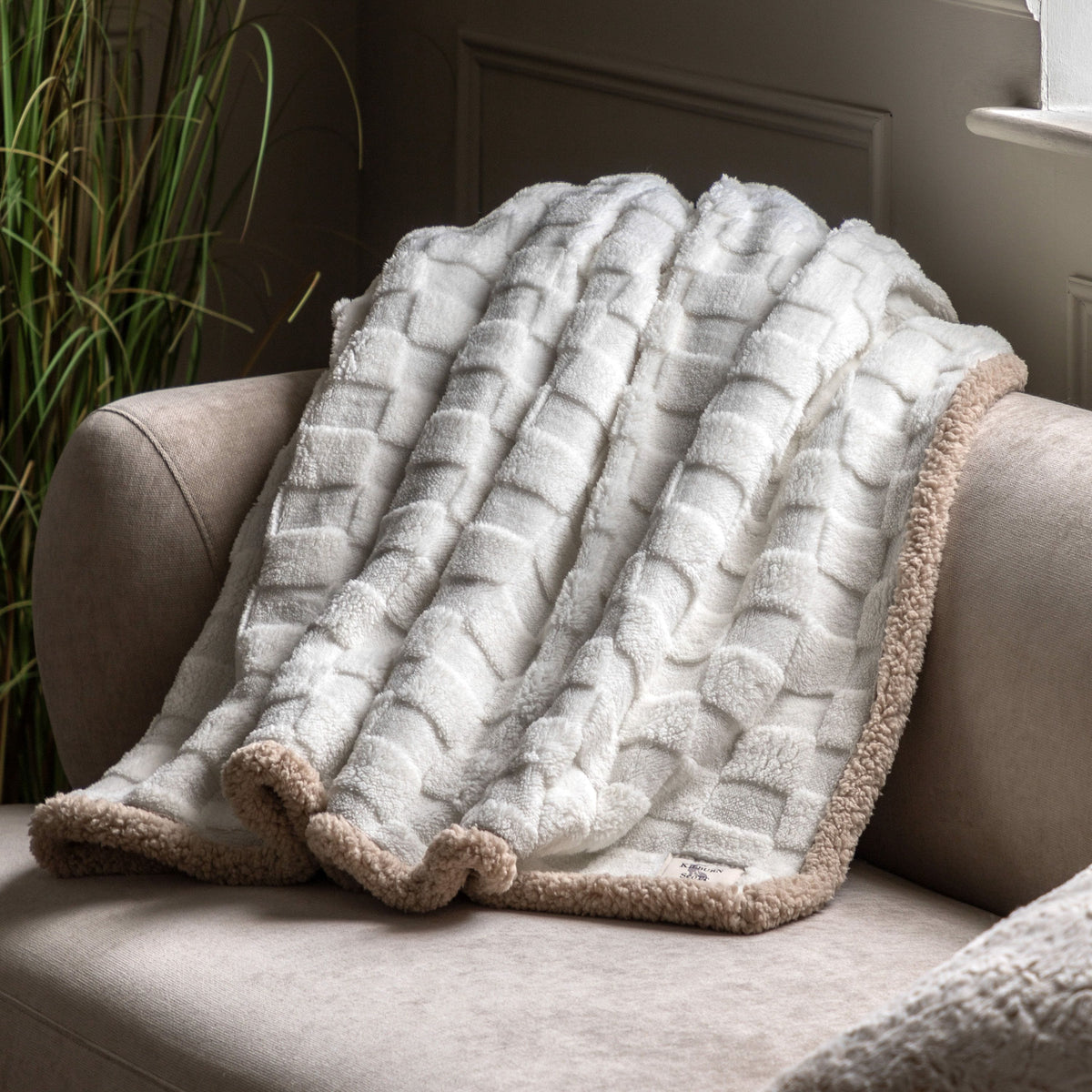 Bodhi Accessories Oaken Checked Sherpa Throw Cream House of Isabella UK