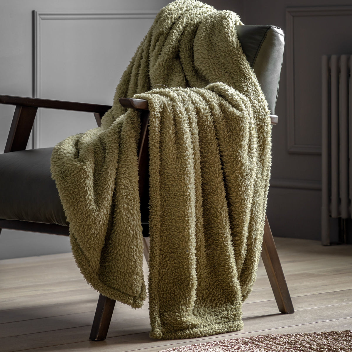 Teddy Fleece Throw Olive.
