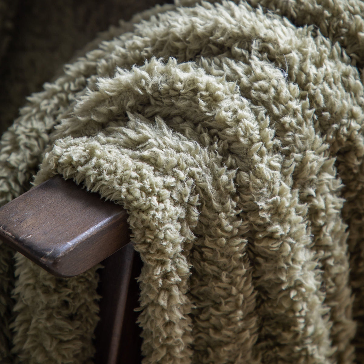 Teddy Fleece Throw Olive.
