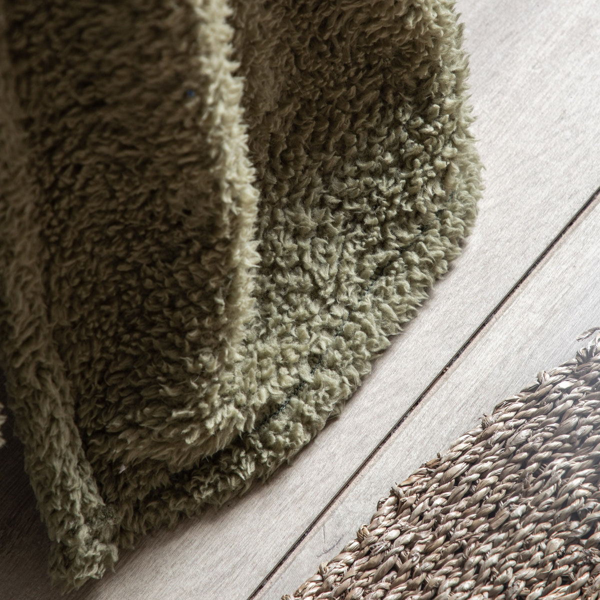 Teddy Fleece Throw Olive.