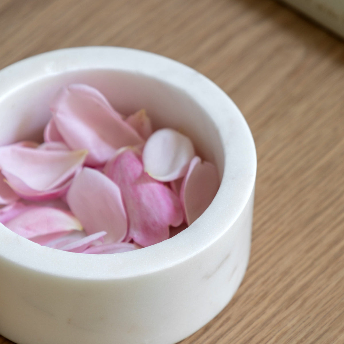 Bodhi Accessories Veta Marble Rounded Box White Large House of Isabella UK