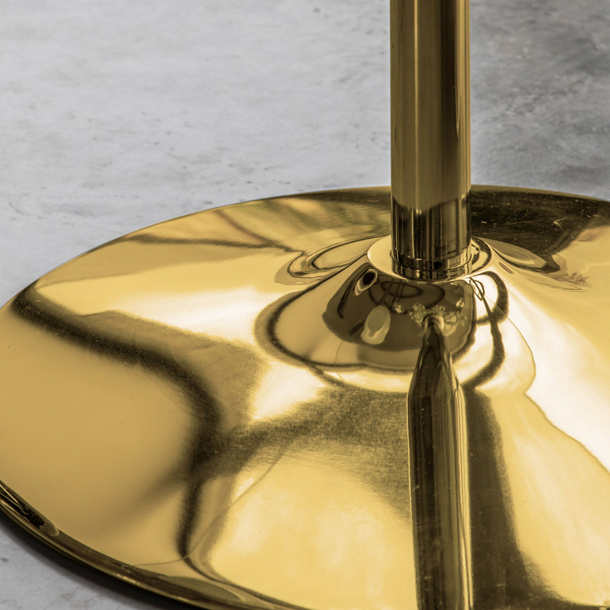 Cadsden Dining Table - Black.