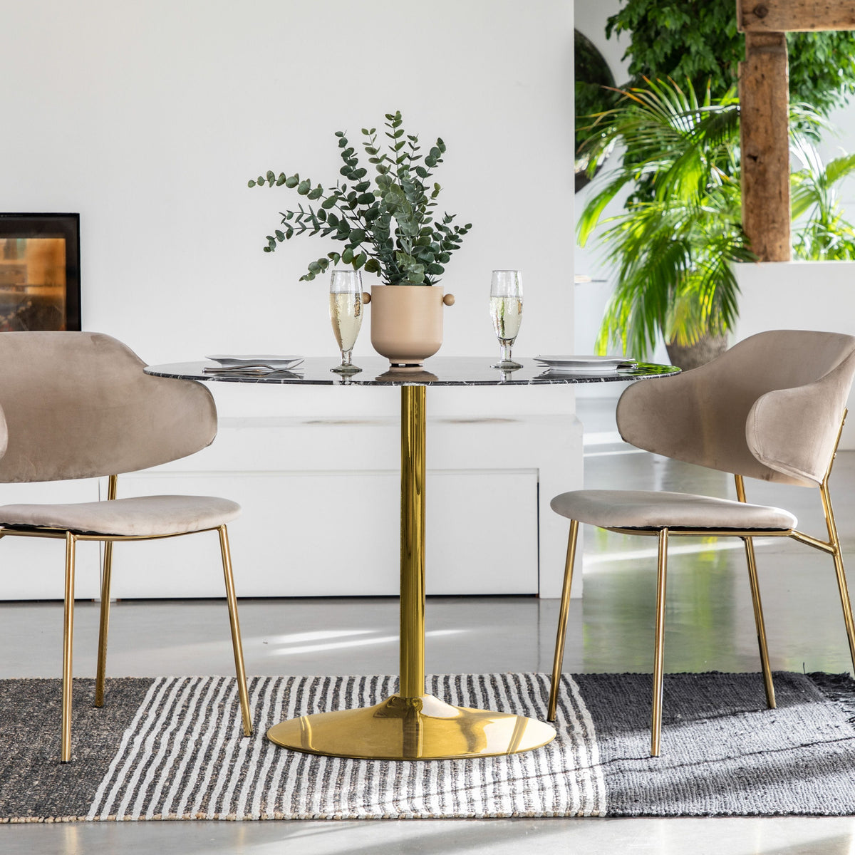 Cadsden Dining Table - Black.