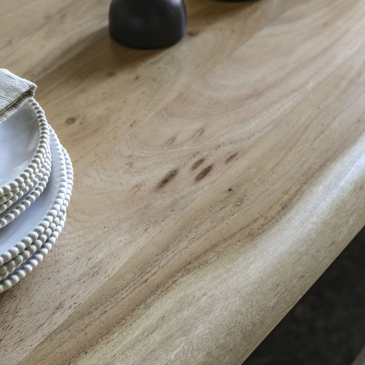 Chisbury Dining Table Medium.