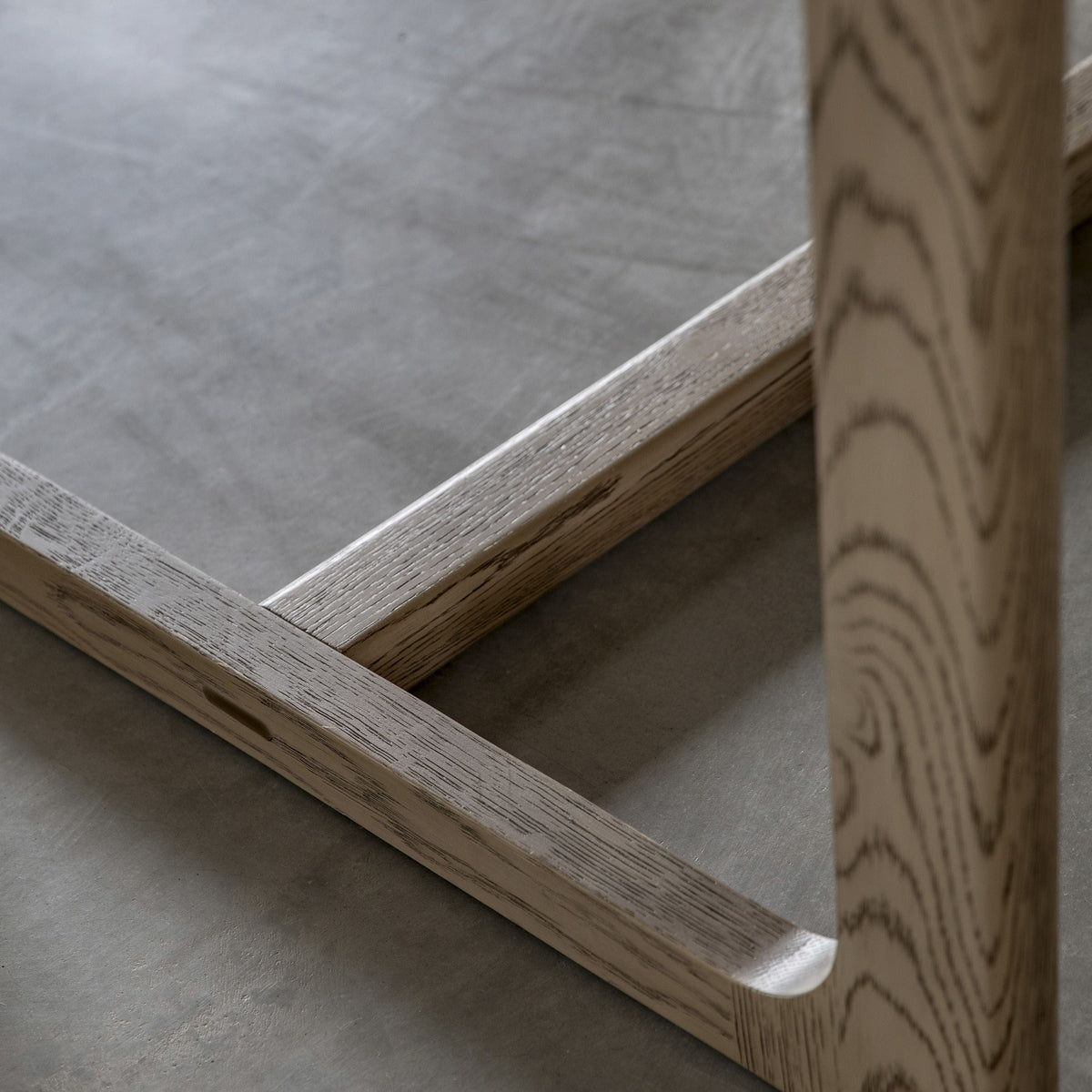 Craft Extending Dining Table Smoked.