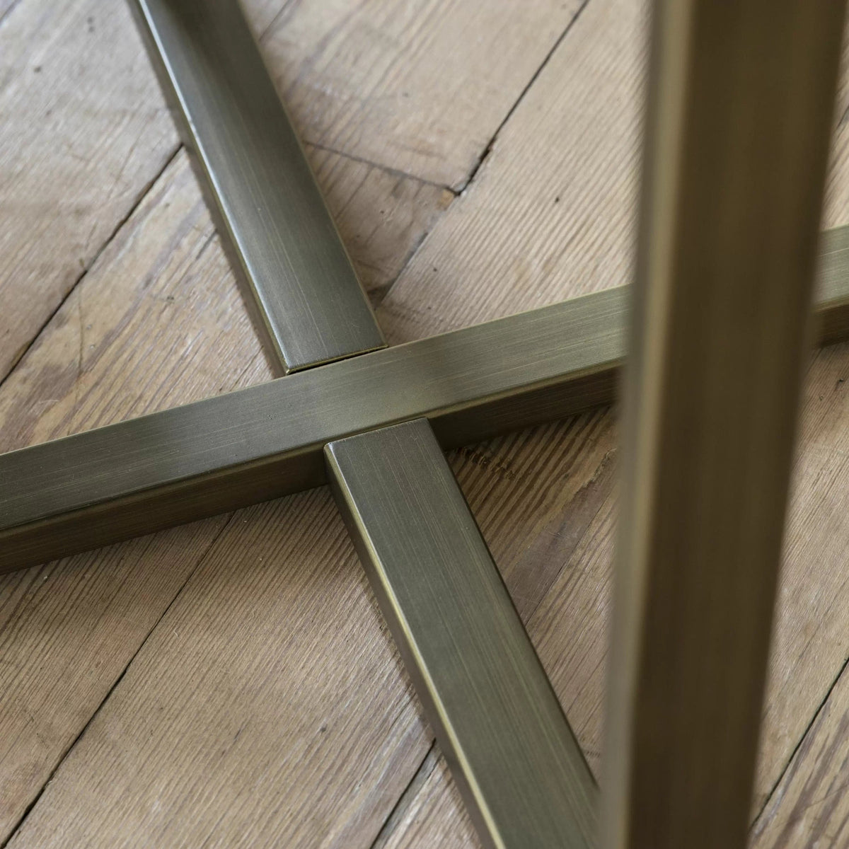 Tyning Round Dining Table 900x900x750mm.