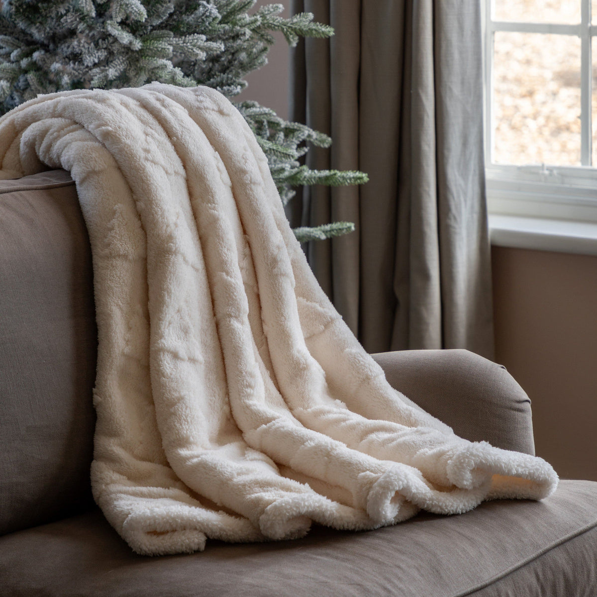 Bodhi Gifts & Hampers Deco Luxe Christmas Tree Sherpa Throw House of Isabella UK