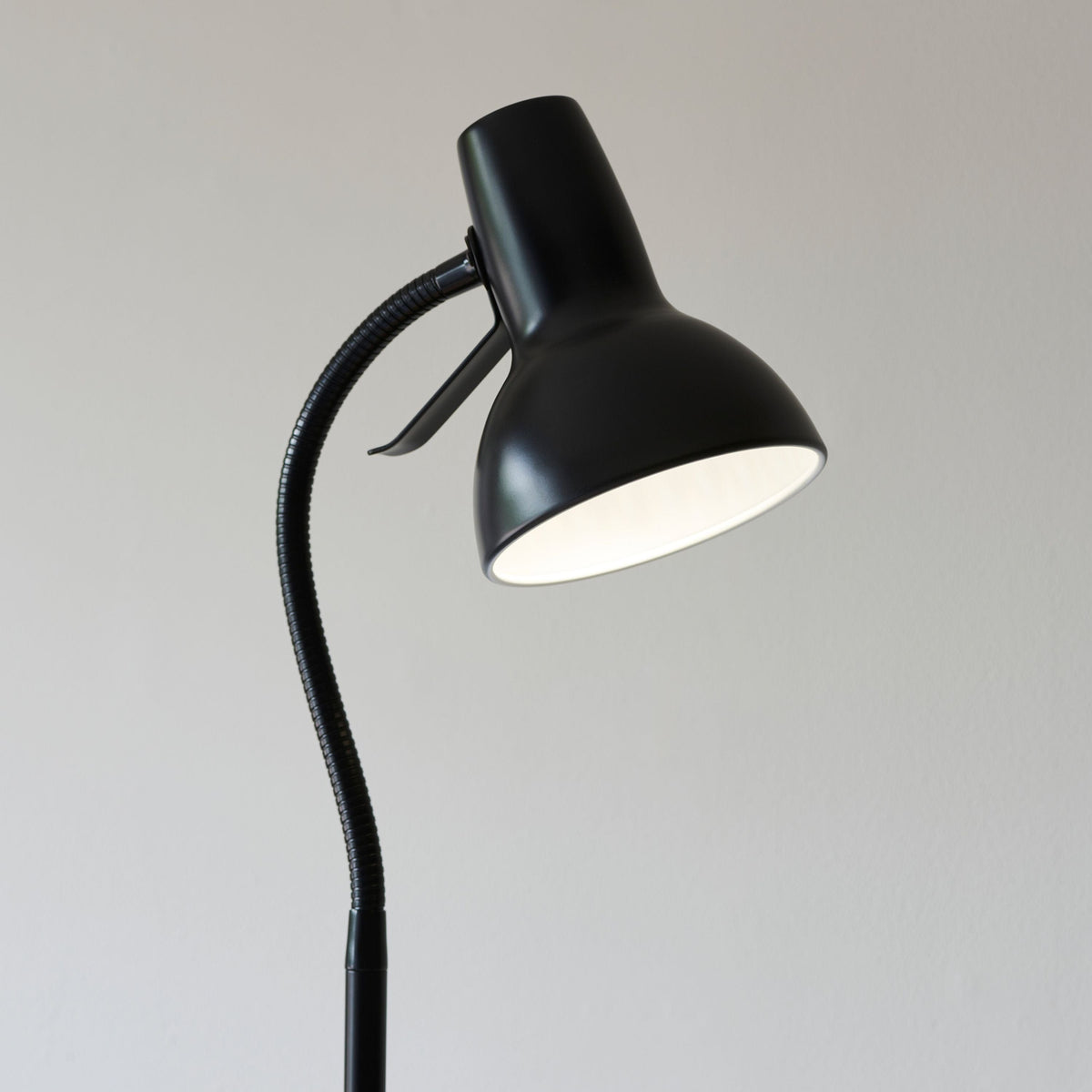 Amalfi Floor Lamp Black.