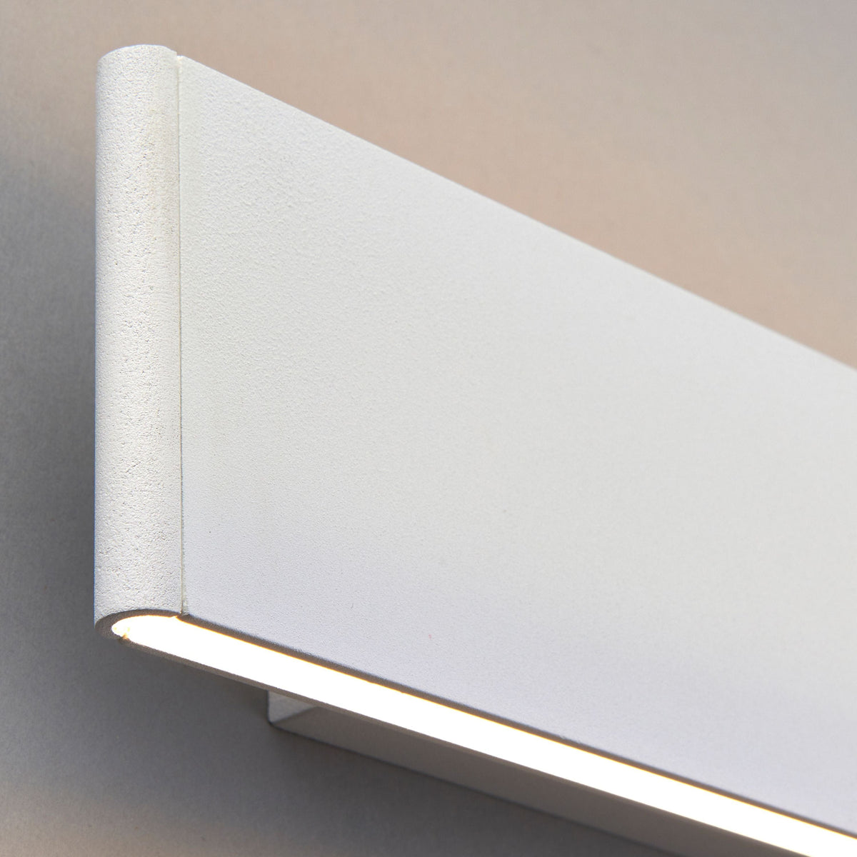 Bathpool Wall Light Matt White Small.