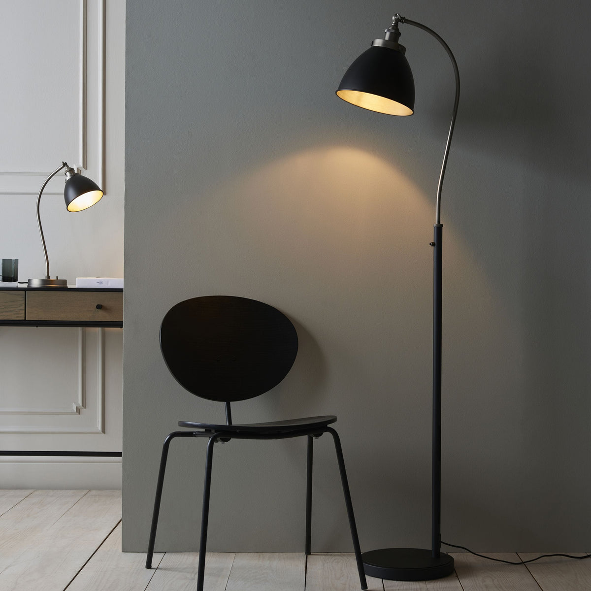 Canada Floor Lamp - Black/Pewter.