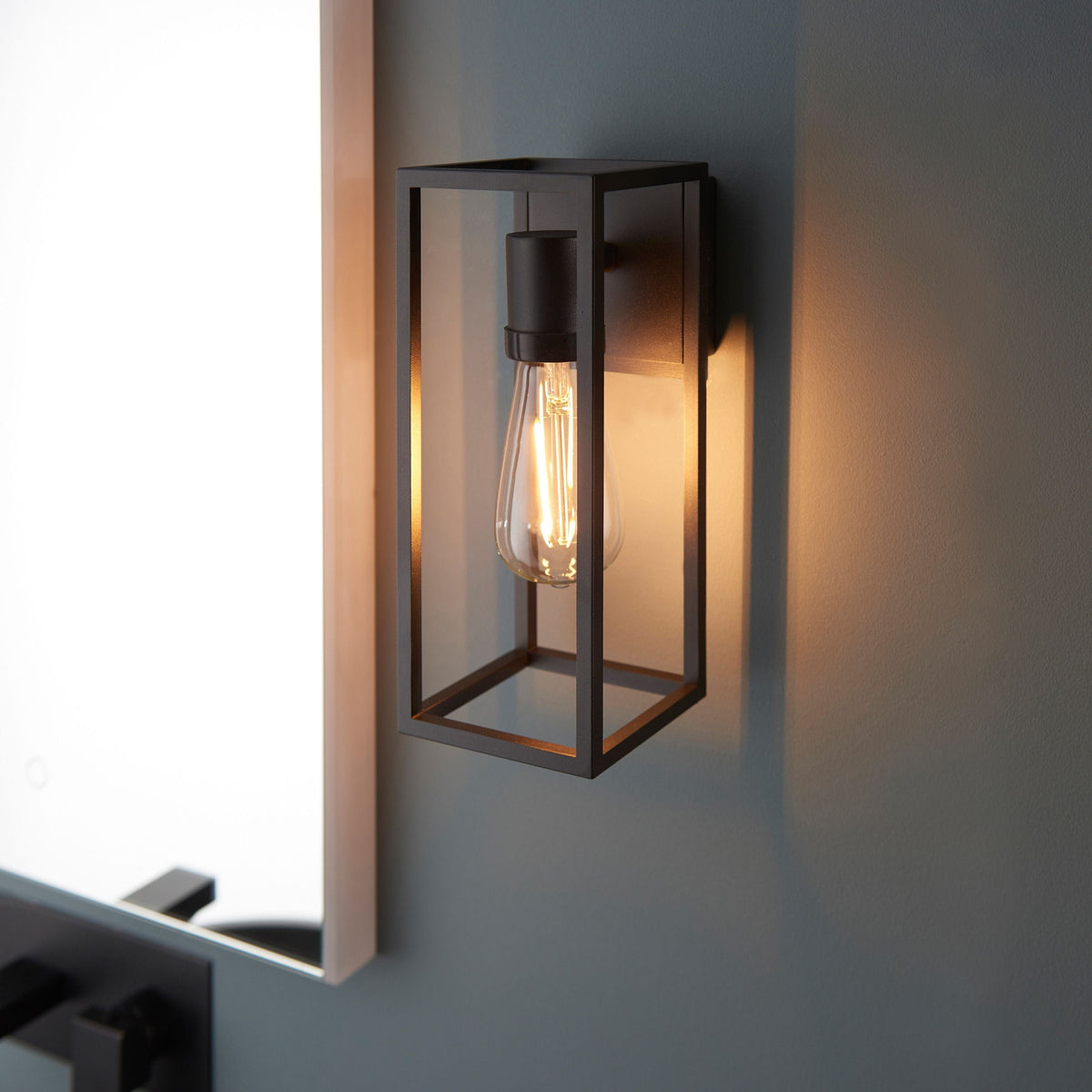 Chelwood Wall Light.