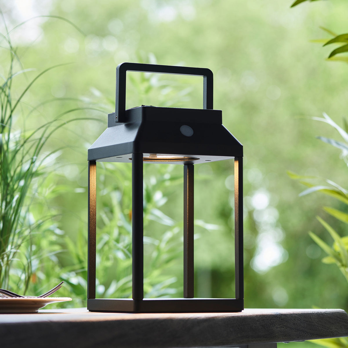 Crookdake Outdoor Table Lamp.