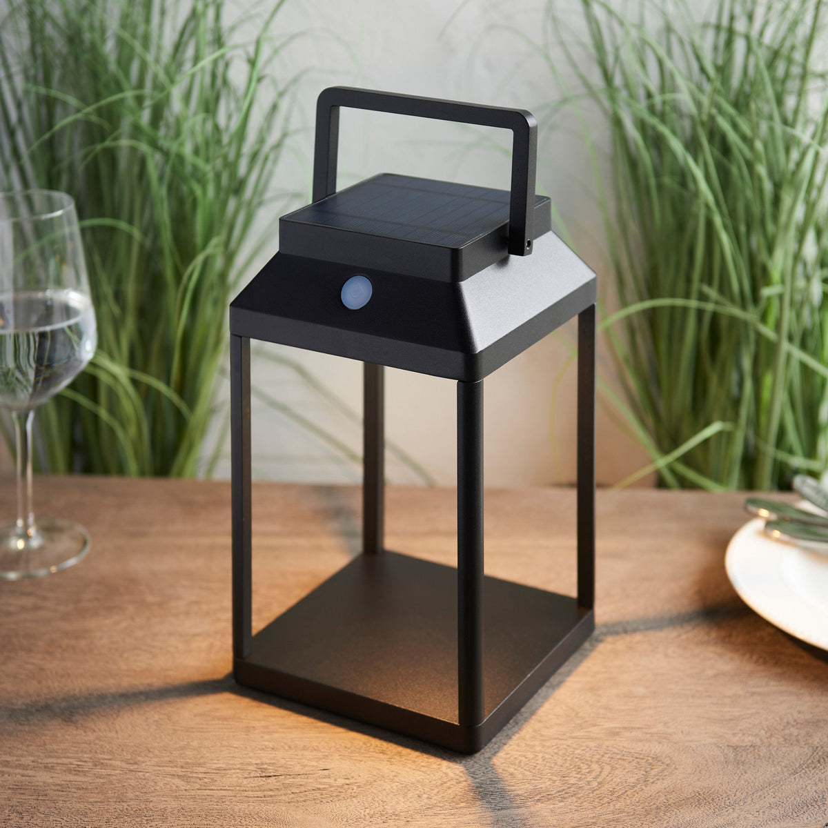 Crookdake Outdoor Table Lamp.