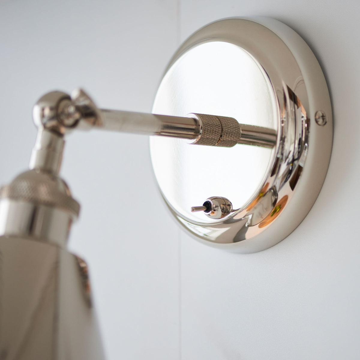 Halle 1 Wall Light Bright Nickel.