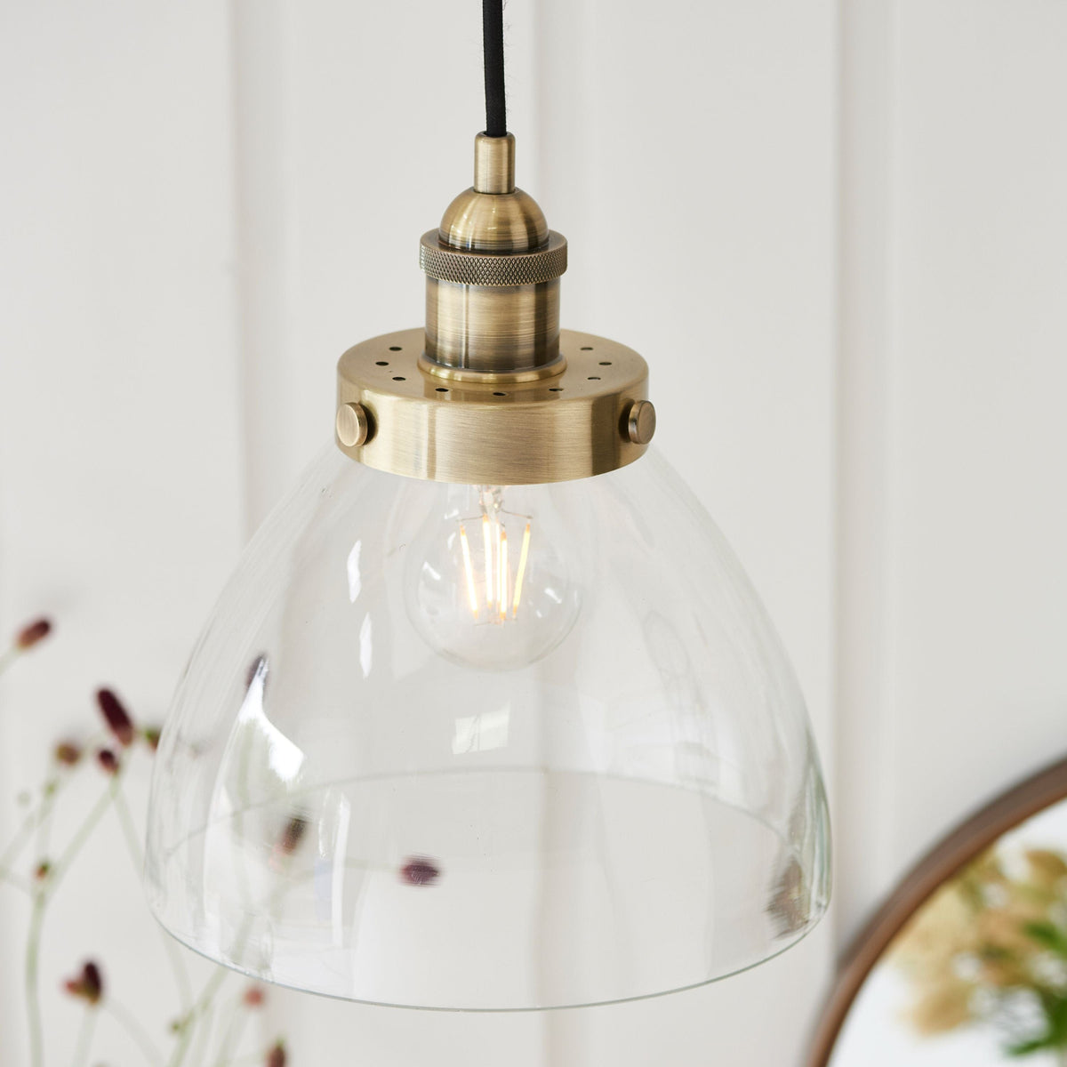 Handsom 1 Pendant Light Antique Brass.
