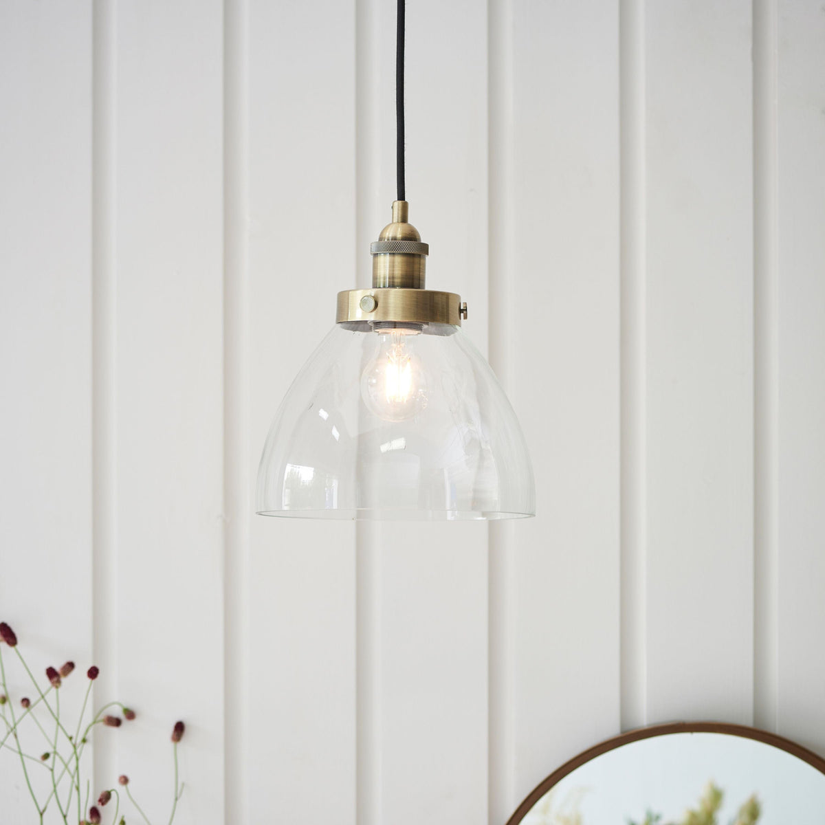 Handsom 1 Pendant Light Antique Brass.