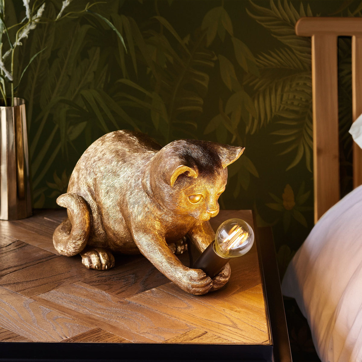 Kitten Table Lamp Vintage Gold.